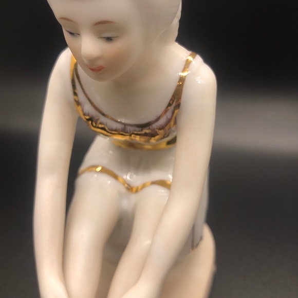 Vintage Porcelain Ballerina Hand Painted Gold Trim Figurine Nicknack Decor - Picture 5 of 12
